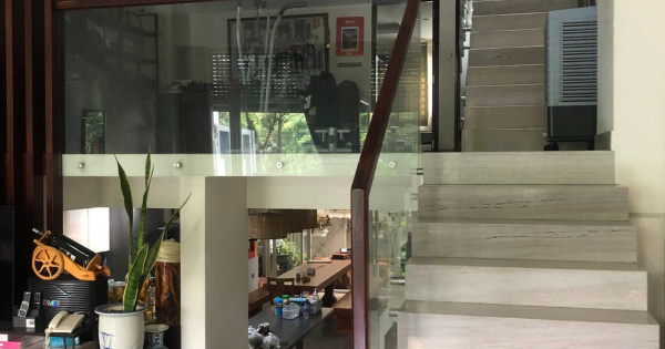 Cần bán gấp căn góc 6x20m, 5 tấm. Nhà đẹp, đường lớn 12m Đặng Thùy Trâm. Giá 17,7 tỷ