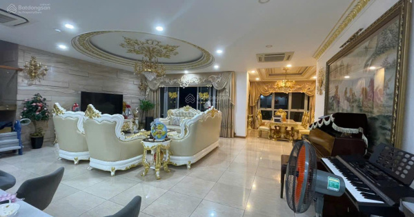 Bán gấp Penthouse The Everrich, Quận 11, 560m2, 4PN, có hồ bơi riêng, có sổ hồng, giá bán: 24.5 tỷ