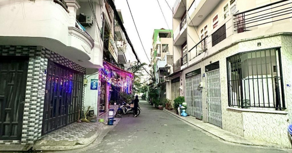 Bán gấp Nhà 3 tầng - 60 m2 - hẻm xe tải quay đầu - ngay hươn - Bình Trị Đông A