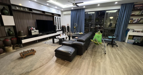 Tôi Bán căn hộ 24T - mặt phố Hoàng Đạo Thúy, 3 phòng ngủ, giá 8.3 tỷ có thương lượng