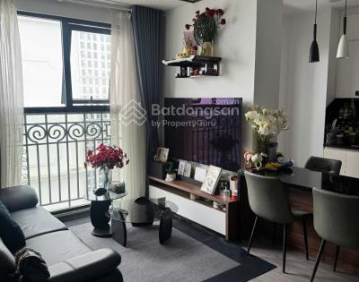 Bán gấp căn 2 ngủ CT8 The Emerald ban công Đông Nam view nội khu tầng trung cực đẹp giá cực tốt