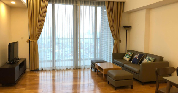 Bán căn hộ IPH Xuân Thủy, 131 m2, 3 PN, tầng cao, full nội thất đẹp, ban công Đông Nam, giá 14 tỷ