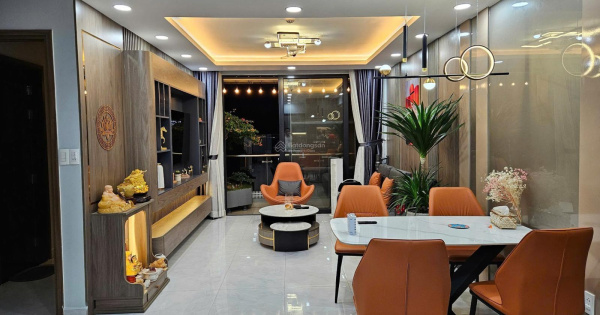 Bán CHCC Oriental Plaza, Tân Phú DT 89m2 2PN, 2WC giá 3.5 tỷ hỗ trợ vay Lh: 0899 552 *** căn góc