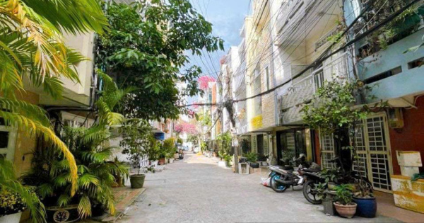 Cần Bán Nhà Hẻm Xe Hơi Đường Ung Văn Khiêm Phường 25 Bình Thạnh 4x12,3m 1 Trệt 2 Lầu ST 4PN 3WC