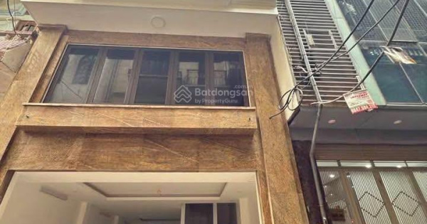 Cho thuê nhà Hoàng Quốc Việt, DT 95m2, 4 tầng, MT 4m, nhà đẹp, vào luôn, 40tr/tháng