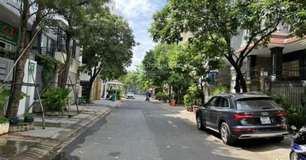 Bán Nhà Phố Lạc Long Quân. DT 115m2 x 5T, MT 7m. Ô tô tránh, cạnh Hồ Tây, đã có GPXD 8 Tầng + 1 hầm