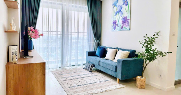 Cần bán căn 2PN2WC 84m2 view landmark 81 tầng cao full nội thất. LH: 0966 259 ***