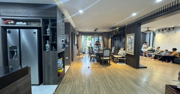 Bán nhà 176m2, 2 tầng Hapulico 24T3 và 40m2 vườn