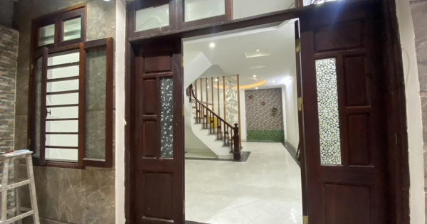 Rẻ đẹp! Nhà Định Công Thượng 38.2m2, 4 tầng, 7 tỷ, ô tô đỗ cửa, ngõ nông, phân lô, khu dân trí