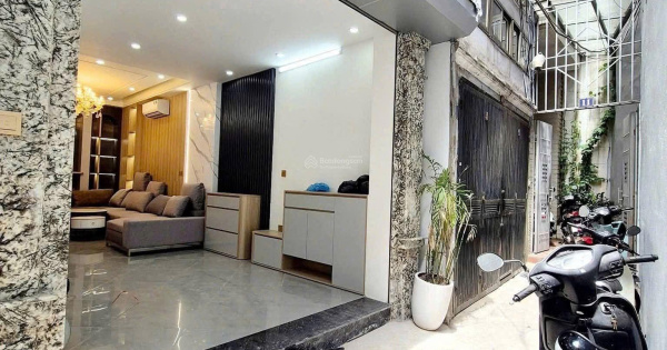 Bán nhà phố Yên Hòa, Cầu Giấy, nhà ngõ 105, cách oto 15m , 30 m2, 5 tầng. Giá 7,6tỷ