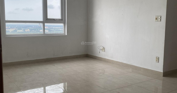 Cho thuê căn 3 phòng ngủ, The CBD giá 11 triệu, nội thất cơ bản, tầng cao, căn góc, 83m2, view mát.