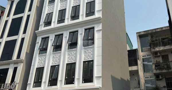 Cho thuê nhà phố Nguyễn Văn Huyên - Nguyễn Khánh Toàn DT 80m2 x 6 tầng, MT 5,5m thang máy, giá 40tr