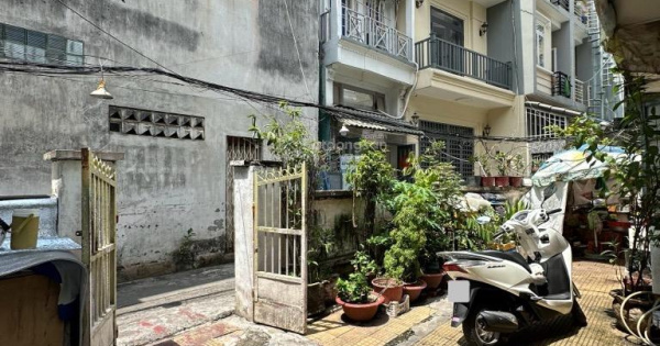 Nhà C4 - Trần Bình Trọng - 200m2 (11x18) - giá 20 tỷ