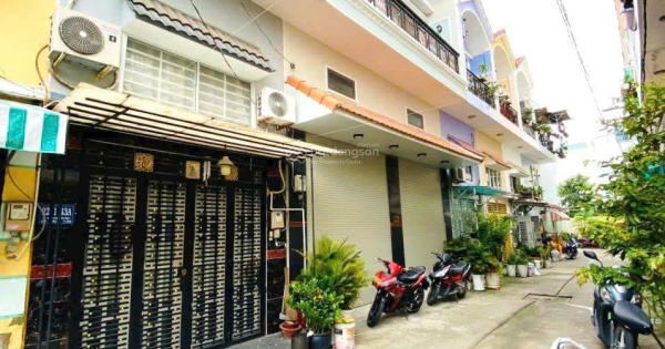 Nhà đẹp, 2 lầu - xe hơi chạy tới nhà - kế quận 7