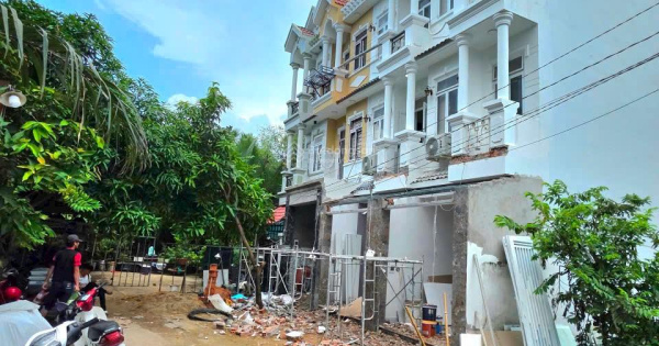 Bán 2 căn nhà phố liền kề hẻm xe hơi 2266 Huỳnh Tấn Phát Nhà Bè