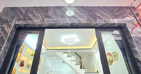 Nhà đẹp - 1 lầu, mới hoàn thiện - kế quận 7