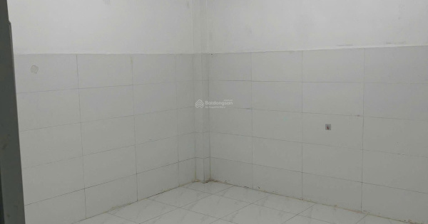 7 triệu/tháng - Nhà 1 trệt 1 lầu 3 phòng ngủ 2WC đường xe hơi Lò Lu gần Vinhome, Khu CN cao