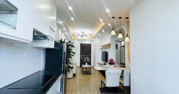 Bán căn 2 phòng ngủ 61,5m2 view hồ, sổ đỏ full nội thất, chỉ nhỉnh 4 tỷ tại VP5 Linh Đàm