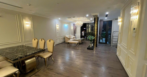 Bán gấp căn hộ 15-17 Ngọc Khánh diện tích 125m thiết kế 3 phòng ngủ ban công Đông Nam giá tốt