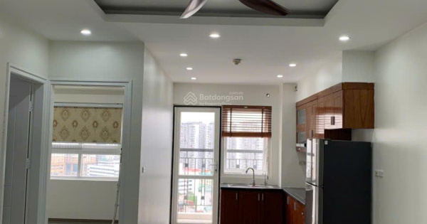 Gia đình cần bán gấp căn 2 p ngủ 2WC 70m2 chung cư Đại Kim Building, phố Trần Hoà, giá 4,55 tỷ