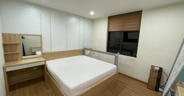 Chính chủ bán căn hộ Handiresco 31 Lê văn lương 2pn 2wc full đồ , giá 6,3tỉ. Lh: 0984 677 ***