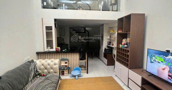 Cho thuê nhà 40m2 * 4 tầng, ngõ 51 Lãng Yên, Phường Vĩnh Tuy, Quận Hai Bà Trưng, giá 15 triệu