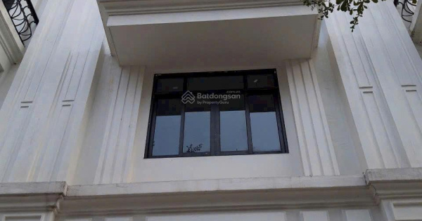 Cho thuê gấp nhà mới Vạn Phúc, DT 50m2 x 6 tầng, mặt tiền 5m, thang máy , ô tô vào nhà.Giá 23tr/th