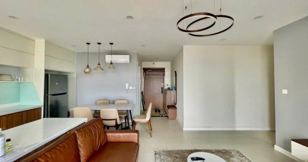 Bán căn hộ Kosmo Tây Hồ 2 phòng ngủ, 78.5 m2 view Hồ Tây, full nội thất, giá bán 8.2 tỷ bao phí