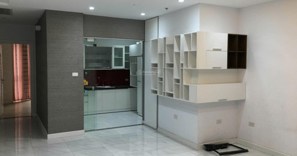 Cho thuê Căn hộ đủ nội thất 112 m2, 2PN, full đồ, Vinhomes Royal City, Thanh Xuân, giá 19 triệu.