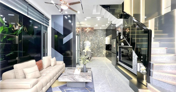 OTO đỗ cửa, nhà phố Đàm Quang Trung, Long Biên 36m2 x 5Tầng Nhỉnh 6Tỷ có thương lượng