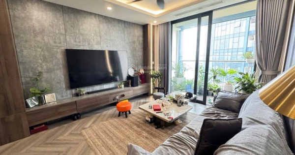 Bán CC 104m2, 3PN, 3WC tại Sunshine City, căn góc, tầng cao, full nội thất, 11,2 tỷ,