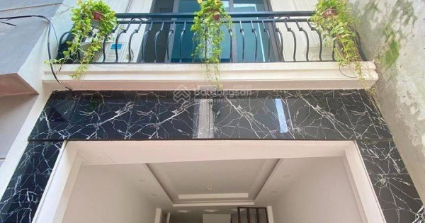 Chủ cần tiền gấp, muốn bán căn nhà 30.8m2 ngay trung tâm quận Nam Từ Liêm, đủ nội thất, giá 5.55 tỷ