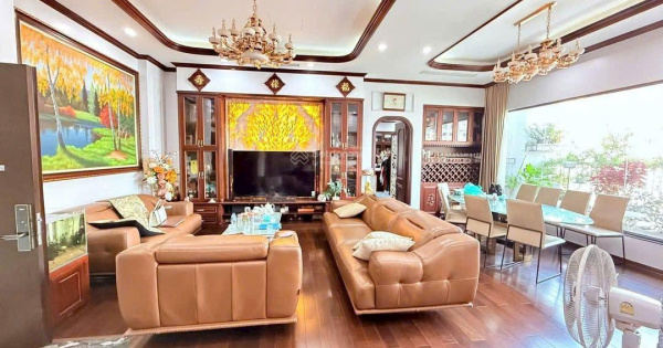 Bán căn hộ chung cư 3PN, 17,2 tỷ, 193m2 tại Lê Văn Lương, Nhân Chính, Q. Thanh Xuân, HN