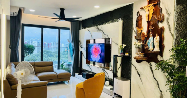 Khách em cần bán căn 2 phòng ngủ + 1 kho 112m2 full nội thất mới giá 7ty380 view công viên