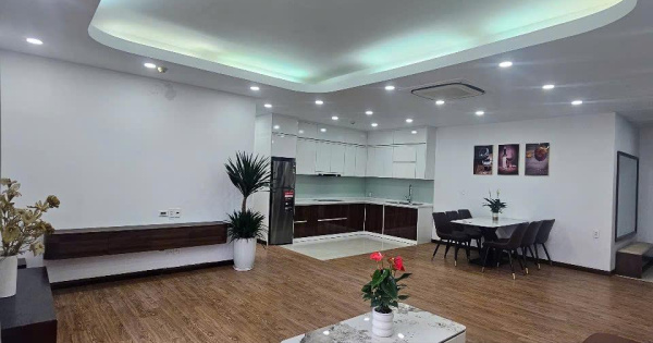 (nhà em) cần bán căn 3N tại Richland Xuân Thuỷ có lot xe bao phí. LH 0868 678 *** mở cửa 24/7