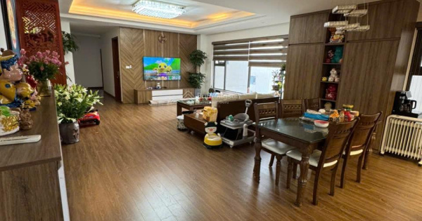 Cần bán CC HPC Landmark 105, 6,3 tỷ, 112m2,sẵn sổ, full nội thất