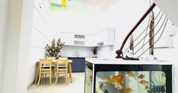 BÁN NHÀ LÔ GÓC HOÀNG MAI Diện tích: 40m (45m thực tế) x 4 tầng