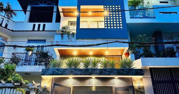 Sát Lotemart đường Nguyễn Thị Thập, Q7 - Giá 4,79tỷ/80m2. Đường 8m xe hơi. 1 trệt 3 lầu. Sổ riêng