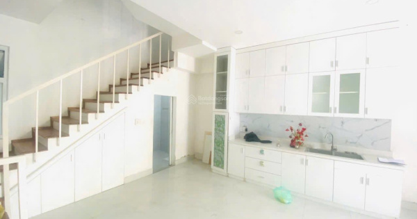 Nhà 3 lầu đường số 11 Trường Thọ 2pn 3wc sát Xa lộ Hà Nội, Metro sổ hồng hoàn công