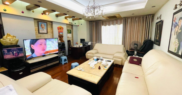 Chung cư mặt phố Láng Hạ - 200m2 - 4 ngủ - view triệu đô