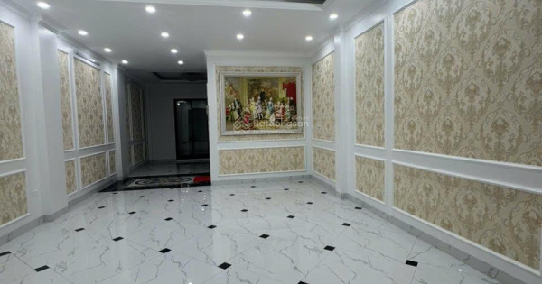 Em cần bán căn nhà DT 55m2 có thang máy toạ lạc tại phố Trần Khát Chân - Hai Bà Trưng, giá 13, x tỷ