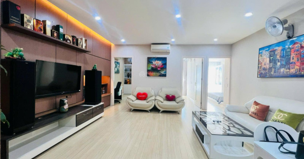 Eurowindow Multi Complex. Chủ nhà gửi bán căn góc 3PN, 2WC. DT: 139m2. Ban công ĐN. Gía: 10.9 tỷ