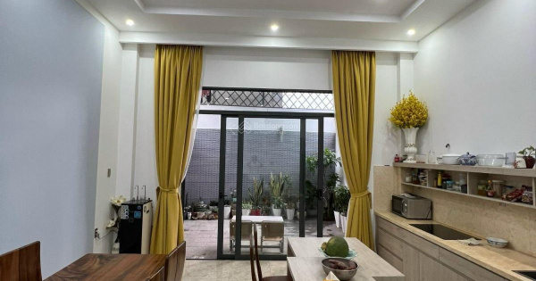 Bán gấp nhà mặt tiền, hẻm xe container 160m2, 5x33, 4PN, 3WC, có nội thất TP. Thủ Đức, HCM