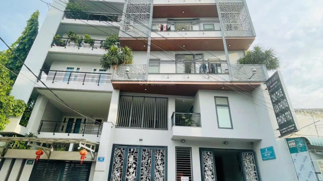 Bán nhà mặt phố 221 Trần Huy Liệu, phường 8, quận Phú Nhuận