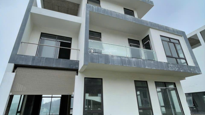 Cổng vào khu resort Monaco Hạ Long