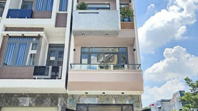 Icon Plaza Apartment