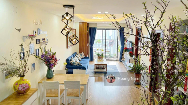 Central Field Trung Kính