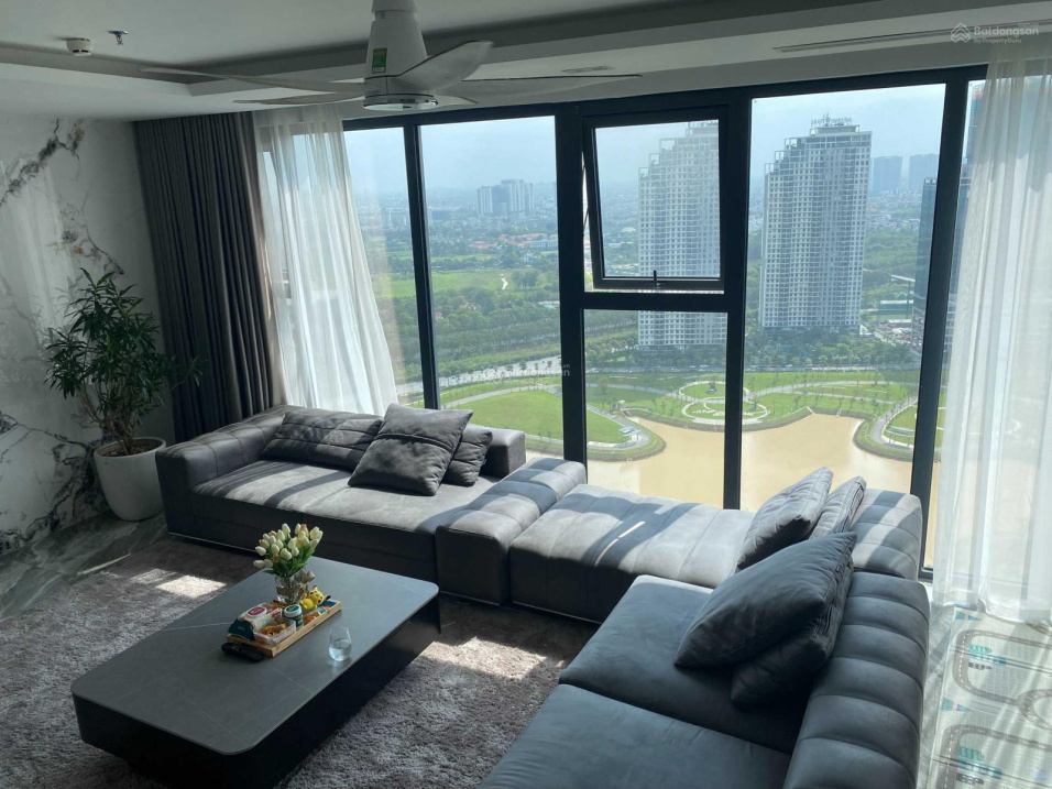 Chính chủ em cần bán căn view hồ, tầng trung 112m2 3n2vs The Matrix One ...