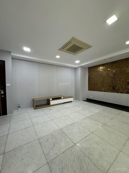 Bán căn hộ 3 ngủ + 1 phòng giúp việc 178m2