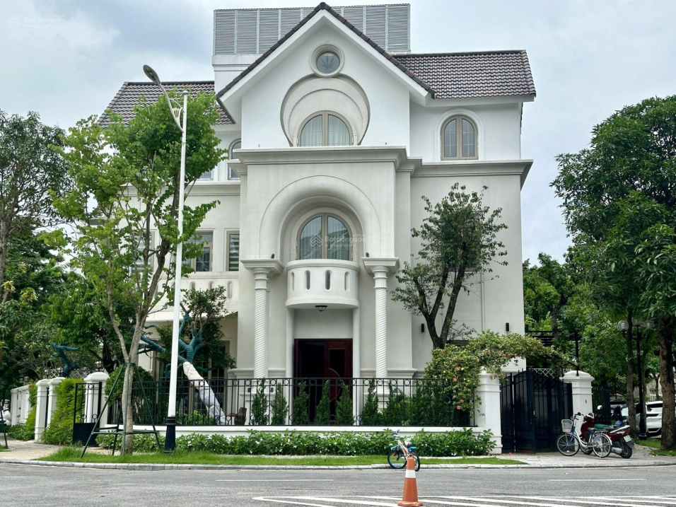 Bán gấp, t. Tin chuẩn, căn góc Nguyệt Quế: 359m2, thô, có sông, ĐôngNam, TâyNam 79.5tỷ. 093.25.3333